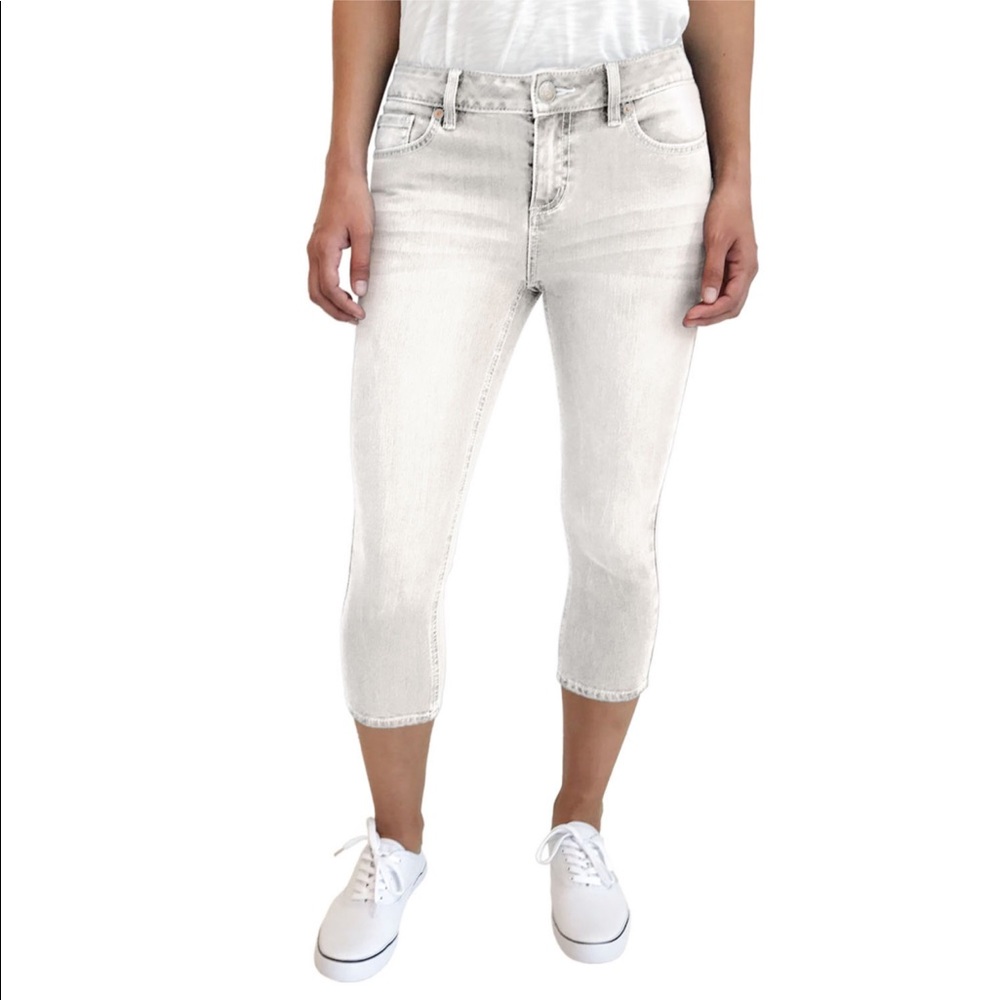 SALEEEE!! Seven7 Stretch Capri